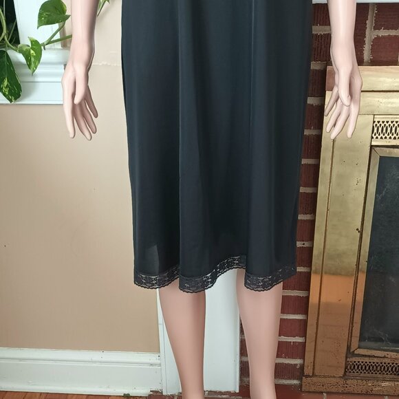 Vanity Fair Vintage Full Slip 36 L Long Black Lace Top & Hem V Neck Made in USA - Picture 5 of 8
